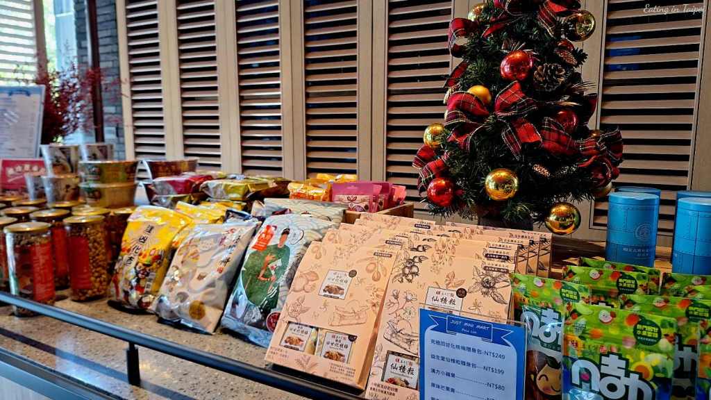 Just Sleep Tainan mini mart 2