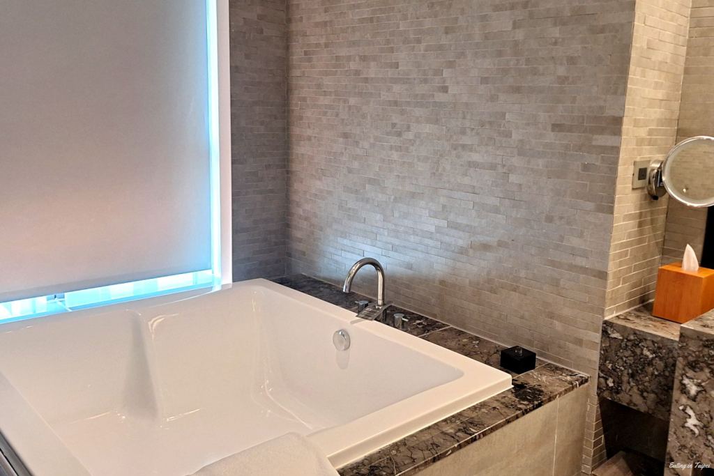 Silks Place Tainan Junior Family Suite bathroom 2